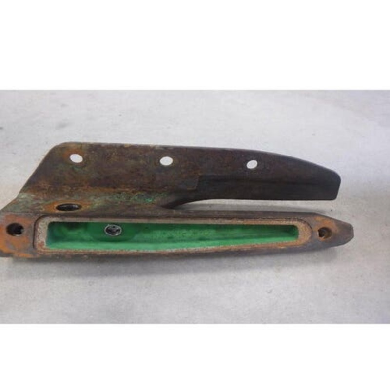 Used Cutterbar Cap LH fits John Deere 500R 990 994 995 916 926 936 946 956 990 990 E95878