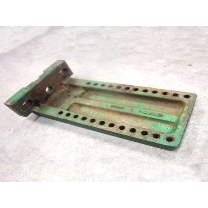 Used Fender Bracket fits John Deere 2030 2440 2510 2520 2630 2640 2840 3010 3020 4000 4010 4020 4320 4520 4620 5020 6030 8430 8440 8630 8640 R70588