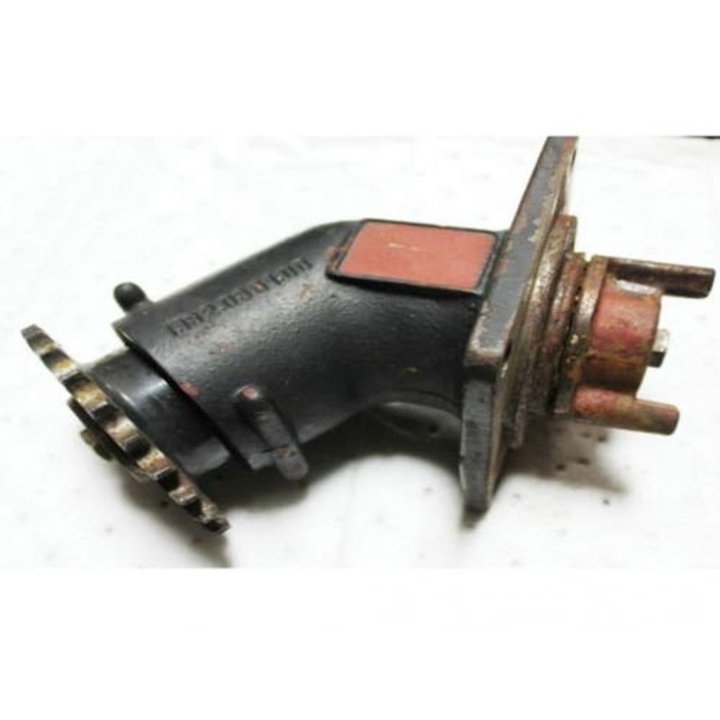 Used Gear Case Assembly - Loading Auger fits New Holland CR920 CR940 CR960 CR970 CR9040 CR9060 CR9070 CR9080 CX840 CX860 CX880 CX8070 CX8090 84320129