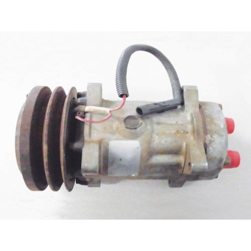 Used Air Conditioning Compressor fits Case IH 585 595 685 695 885 895 5120 5130 5140 5220 5230 5240 5250 7110 7120 7130 7140 7150 1660 1680 97204C1