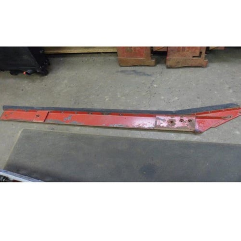 Used Chaffer Rail Assembly RH fits International 1480 1482 fits Case IH 1680 1682 192040C3