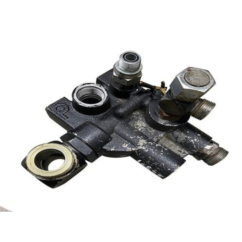 Used Transmission Filter Head fits Case IH 7110 7120 7130 7140 7150 7210 7220 7230 7240 7250 8910 8920 8930 8940 8950 1343732C1