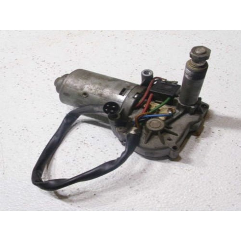 Used Windsheild Wiper Motor - Right Hand fits John Deere 2040 2140 2350 2355 2550 2555 2750 2755 2940 2950 2955 3040 3055 3140 3150 3155 3255 AL55527