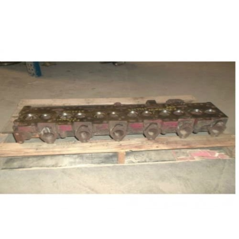 Used Cylinder Head fits Case IH 8930 8940 8950 8690822 J920031 3920023 3920028 3920031 3936153