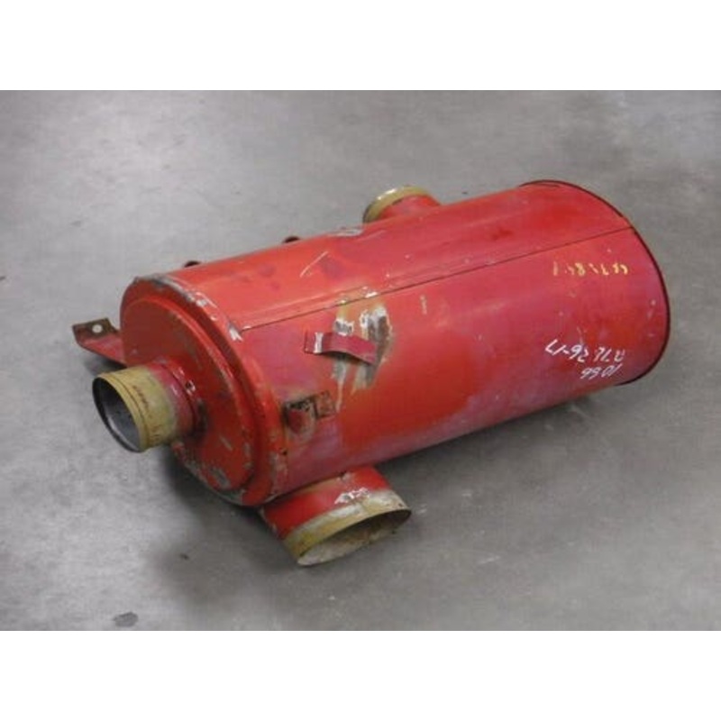 Used Air Cleaner Assembly fits International 1086 1486 1566 1586 1066 1466 67685C93