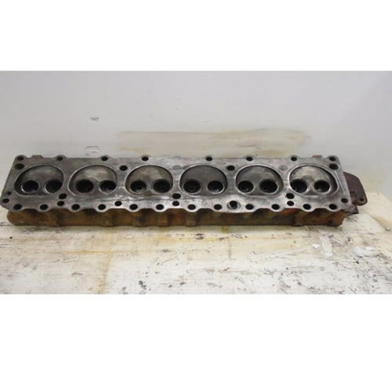 Used Cylinder Head fits International C221 C263 560 460 367188R 373423R